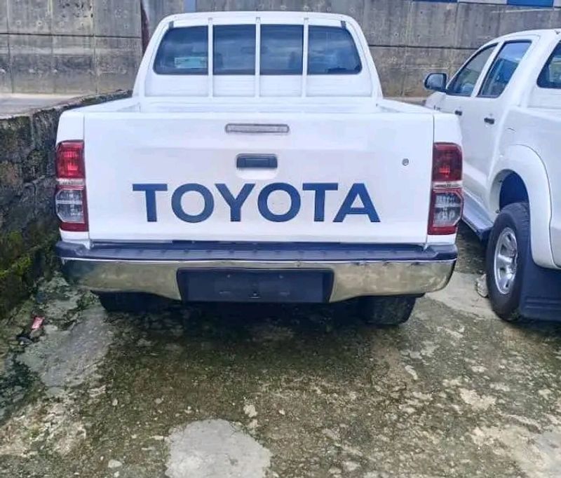Thumbnail 6 of 2010 Toyota Hilux